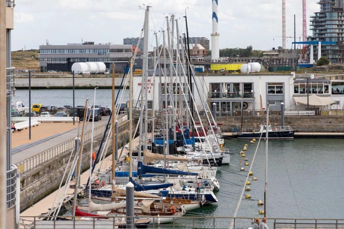 Apartament 'Blue Sea' - Studio In Ostend With Private Parking Zewnętrze zdjęcie